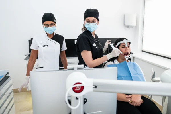 250425_ClinicaZM_195195